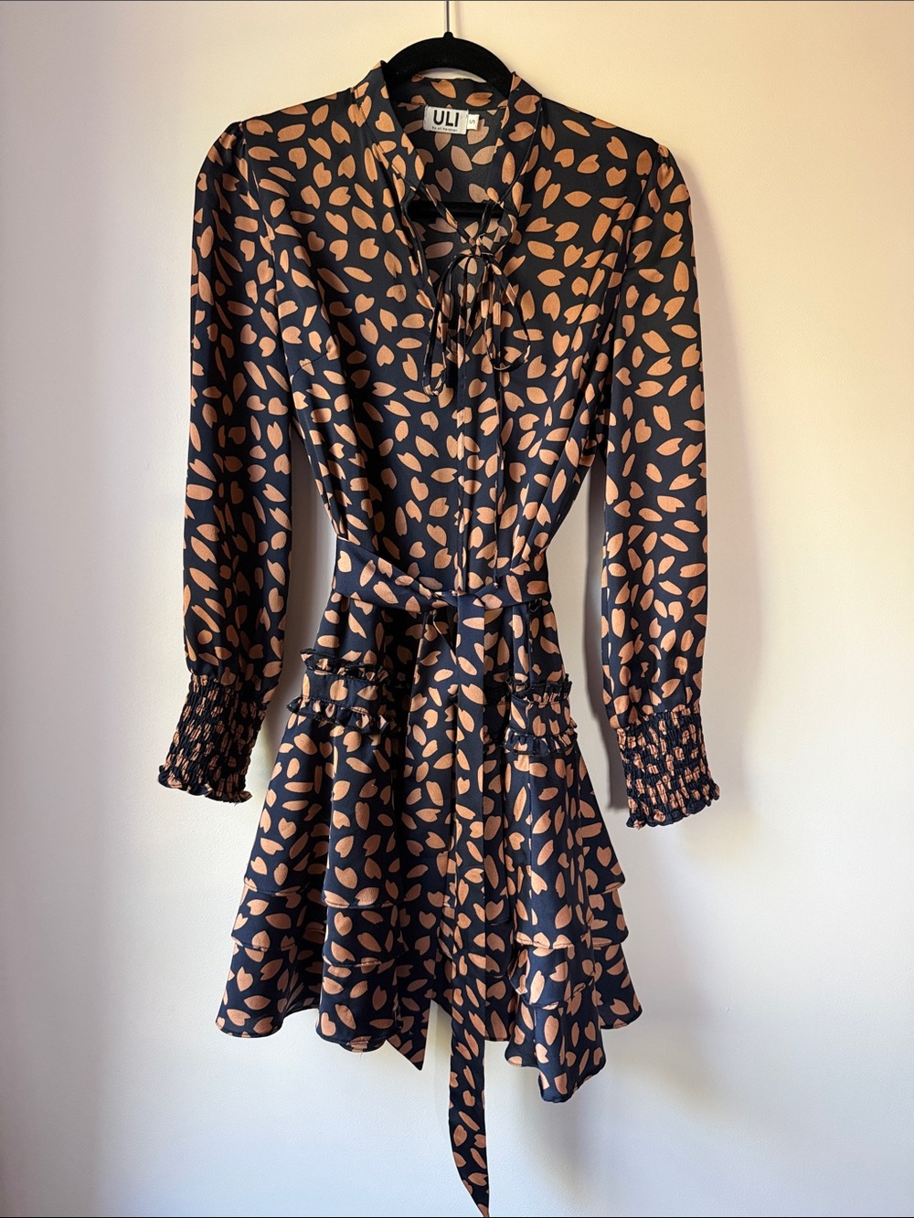 Black Long-Sleeve Tie-Neck Printed Tiered Dress in Tan Leaf